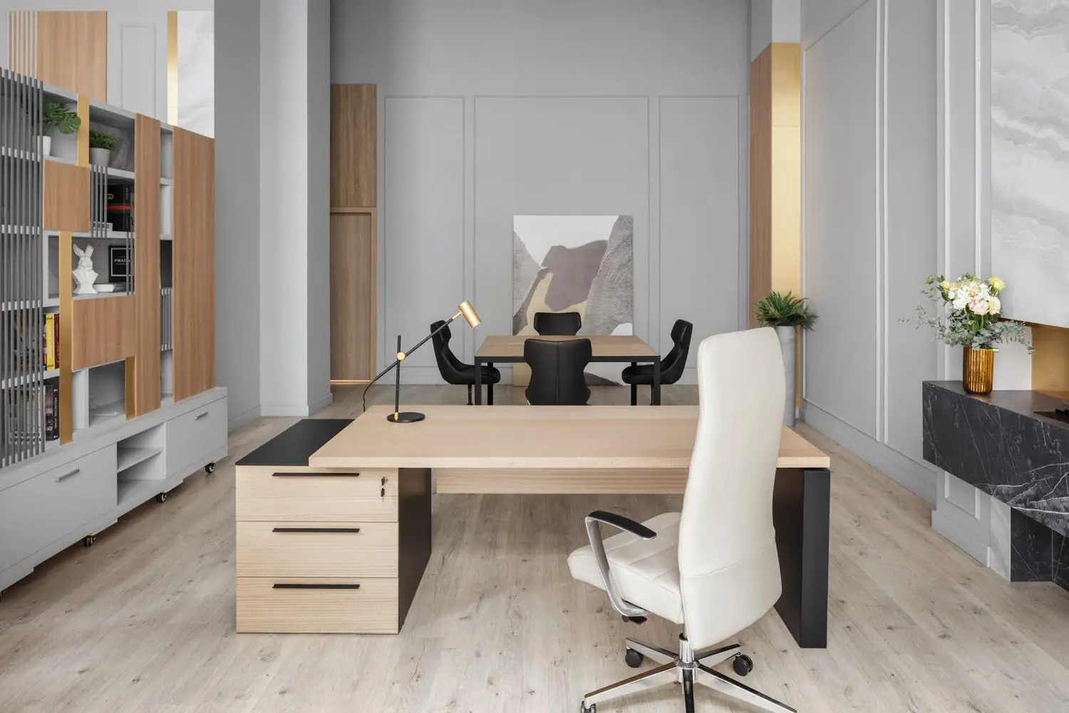 Кабинет руководителя RENZ. Стол письменный на опорной тумбе,  стол для переговоров